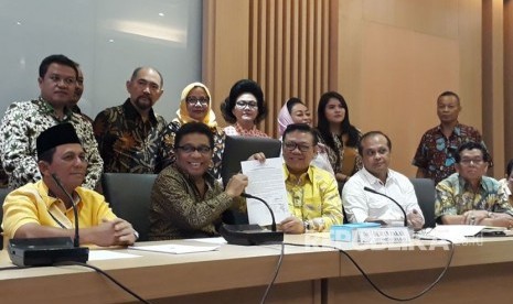 Dewan Pakar Partai Golkar menggelar pertemuan dengan perwakilan Ketua Dewan Pimpinan Daerah Partai Golkar tingkat satu atau provinsi se-Indonesia di Kantor DPP Partai Golkar, Slipi, Jakarta pada Jumat (8/12).