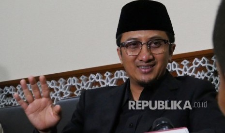 Dewan Pembina PPPA Daarul Quran Yusuf Mansur memberikan keterangan pers usai mengisi acara kajian bulanan Daarul Quran di masjid Istiqlal Jakarta, Ahad (24/4). (Republika/Darmawan)