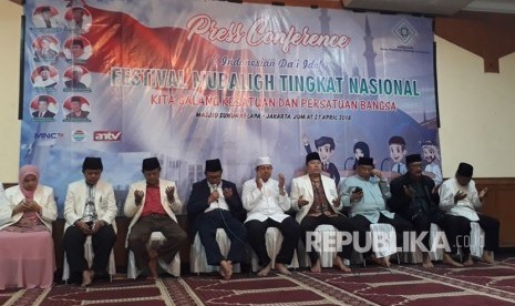 Dewan Pimpinan Pusat Badan Koordinasi Muballigh se-Indonesia (DPP Bakomubin) menggelar konferensi pers terkait program Indonesian Dai Idol atau Festival Mubaligh Tingkat Nasiobal 2018 di Masjid Agung Sunda Kelapa, Menteng, Jakarta Pusat, Jumat (27/4). 