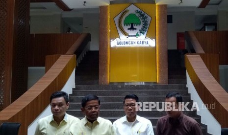 Dewan Pimpinan Pusat Partai Golkar  mengumumkan penetapan dukungan kepada Ridwan Kamil-Daniel Mutaqien sebagai bakal calon gubernur dan wakil gubernur di Pilkada Jawa Barat 2018 mendatang.