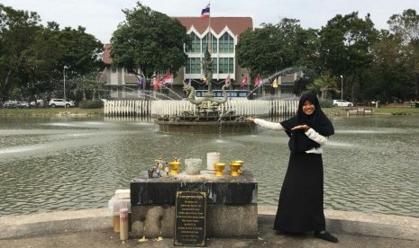 Dewi Ernawati, anak penjual kelontong sukses mengejar impiannya ke luar negeri.