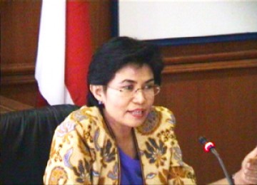 Dewi Fortuna Anwar