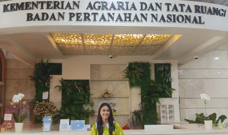 Dhea Milanda, mahasiswi semester 7 dari Program Studi (prodi) Sistem Informasi Universitas Nusa Mandiri (UNM), kini tengah menjalani program magang di Kementerian Agraria dan Tata Ruang/Badan Pertanahan Nasional (ATR/BPN).