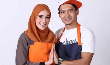 Dhini Aminarti dan Dimas Seto.