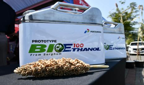 Di ajang GAIKINDO Indonesia International Auto Show (GIIAS) 2024, Pertamina berkolaborasi dengan Toyota untuk melakukan pengisian perdana dan test drive penggunaan Bioethanol yang bersumber dari batang tanaman Sorgum.