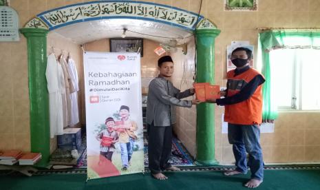 Di bulan Ramadhan ini, Rumah Zakat terus melakukan upaya untuk membantu sesama. Salah satunya dengan melakasanakan program Syiar Quran yang dilakukan  relawan sekaligus Fasilitator Rumah Zakat di Desa Tanjungbaru, Kecamatan Cikarang Timur, (01/5).