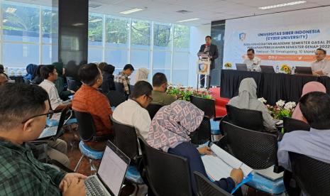 Di Cyber University mempunyai program Company Learning Program (CPL), dimana mahasiswanya akan menjalani kuliah selama 3 tahun dan 1 tahunnya magang di perusahaan.