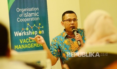 Di depan awak media, Corporate Secretary Bio Farma M Rahman Rustan, menjelaskan tentang rencana kegiatan workshop produksi vaksin bagi negara Islam, di Kota Bandung, Jumat (11/11).