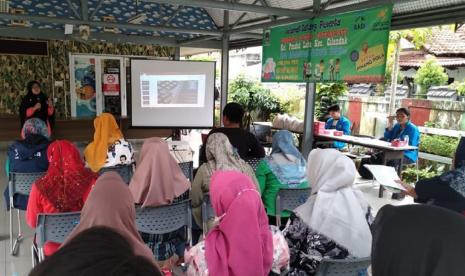 Di era teknologi digital, segala macam informasi mudah didapat dari berbagai sumber. Kemampuan memilih dan milah informasi harus dimiliki oleh setiap kalangan di masyarakat. Dengan berpikir kritis, informasi yang diterima dapat dipilah dengan sikap bijaksana.