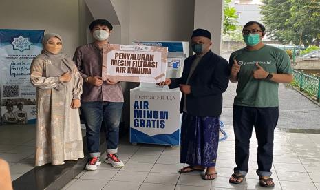 Di Masjid Pusdai kini telah dipasang Mesin Filtrasi Air Minum yang dipersembahkan oleh Muda (mudaofficial.id) yang merupakan brand busana Muslimah. 