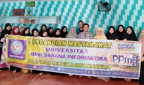 Di tengah arus perkembangan teknologi yang terus mengalir, dosen Universitas BSI (Bina Sarana Informatika) Kampus Pontianak melakukan inisiatif yang inovatif melalui kegiatan Pengabdian Kepada Masyarakat berupa Pelatihan Desain Grafis Berbasis Artificial Intelligence, pada Rabu (3/4/2024). 