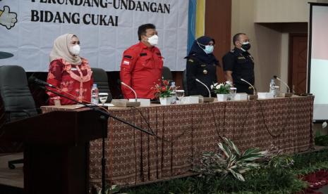 Di tengah kondisi pandemi Covid-19 dan pemberlakuan pembatasan kegiatan masyarakat (PPKM), Bea Cukai dan beberapa Pemerintah Daerah (Pemda) berkoordinasi untuk memaksimalkan penggunaan dana bagi hasil cukai hasil tembakau (DBHCHT) untuk membantu masyarakat.