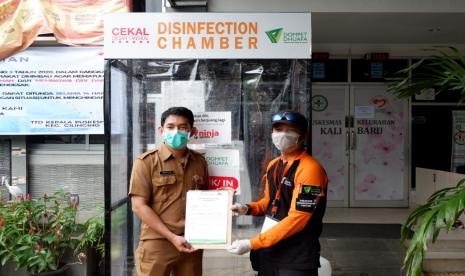 pegadaan Bilik Disinfektan (Disinfection Chamber) di Puskesmas Kelurahan Ancol dan Kalibaru, sebagai upaya Cekal (Cegah Tangkal) Corona di lingkup masyarakat, dengan menggunakan cairan yang aman bagi manusia. Jakarta (Senin, 6/4)