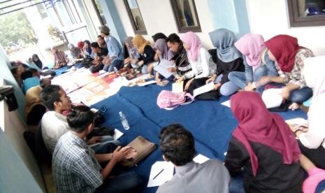 Di Universitas BSI (Bina Sarana Informatika) Kampus Sukabumi, ada banyak cara buat bikin hidupmu lebih berwarna, salah satunya lewat UKM Kerohanian Islam. 