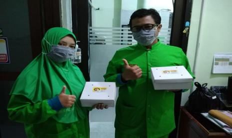 Di Yogyakarta Lazismu Pusat membagikan 4000 Paket takjil untuk tenaga medis di 3 Rumah sakit di Yogyakarta.