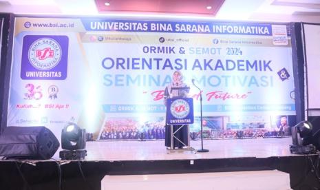 Diah Puspitasari selaku Wakil Rektor I Bidang Akademik Universitas BSI dalam menyambut mahasiswa baru dengan kegiatan yang berwarna dan menghibur, salah satunya melalui Orientasi Akademik (Ormik) dan Seminar Motivasi (Semot). 