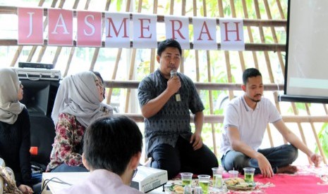 Dialog Arsitektur yang diselenggarakan mahasiswa Teknik Arsitektur Unsri, Palembang, Jumat (3/6), membahas rencana revitalisasi Pasar Cinde.  (Republika/Maspril Aries)