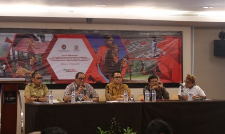 Dialog Kebudayaan: Kebijakan Pembangunan Karakter Bangsa Melalui Pemanfaatan Obyek Pemajuan Kebudayaan (Permainan Rakyat dan Olahraga Tradisional) di Claro Hotel Makassar, Sulsel, pada Selasa (30/10). 