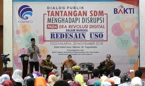 Dialog Publik: Tantangan SDM Menghadapi Disrupsi pada Era Revolusi Digital dalam rangka Redesain USO, di Yogyakarta.