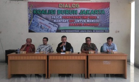 Dialog tripartit di kantor Suku Dinas Tenaga Kerja dan Transmigrasi Jakarta Utara, Kamis (6/12).