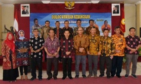 Dialog Wawasan Kebangsaan dalam rangka Dies Natalis Ke-56 Universitas Jenderal Soedirman (Unsoed) yang dihadiri ratusan peserta civitas akademika, mahasiswa dan alumni Unsoed, di Aula Justitia 3 Fakultas Hukum Unsoed, Purwokerto, Jawa Tengah, Jumat (20/9).