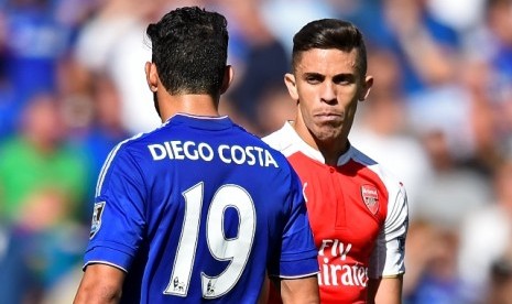 Diego Costa dan Gabriel (kanan) 