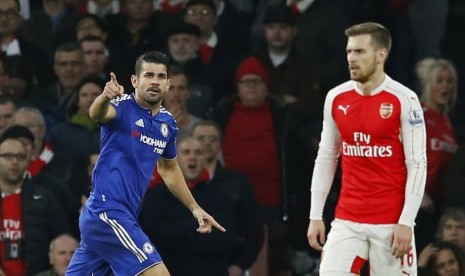 Diego Costa melakukan selebrasi setelah mencetak gol pertama buat Chelsea saat melawan Arsenal di Emirates Stadium