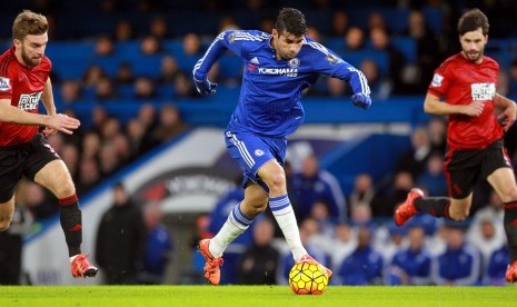 Diego Costa (tengah) 