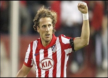 Diego Forlan cetak gol untuk memberi keuntungan tipis buat Ateltico Madrid.