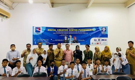 Digital Creative Center (DCC) Purwokerto dan Universitas BSI (Bina Sarana Informatika) mengadakan seminar bertajuk Peluang dan Strategi Sukses OJT (On Job Training) SMK di Bidang Multimedia, Broadcasting & Digital Creative. Kegiatan ini dilaksanakan pukul 09.00 hingga 11.00 WIB  yang berlangsung di Aula Kampus Universitas BSI Purwokerto, pada Senin (27/2). 