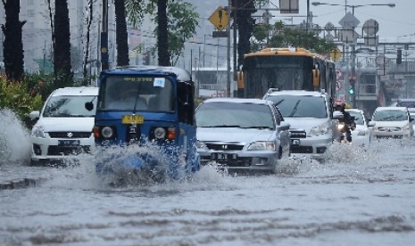 Diguyur hujan seharian, banjir melanda Kawasan Mangga Dua, Jakarta Pusat