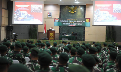 Dihadapan 250 perwira Kostrad, Menhan Ryamizard Ryacudu meminta TNI untuk menjaga netralitasnya selama pemilu. 