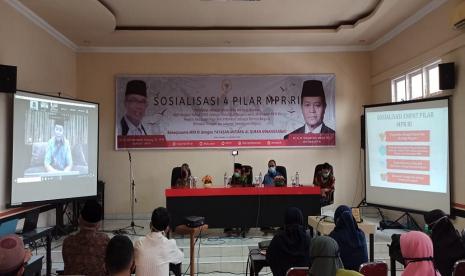 Dihadapan masyarakat Sumatra Barat, Wakil Ketua MPR RI Dr. H. M. Hidayat Nur Wahid MA, menyayangkan adanya pihak-pihak yang menyangsikan kesetiaan warga Minang terhadap Pancasila dan NKRI. Karena kenyataannya banyak tokoh asal Minang yang terlibat aktif dalam upaya-upaya kemerdekaan. Misalnya saja, Moh Hatta, Moh Yamin dan KH Agus Salim. 