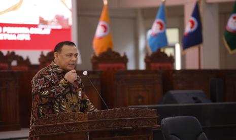 Komisi Pemberantasan Korupsi (KPK) menetapkan Bupati Banjarnegara periode 2017-2022 Budhi Sarwono sebagai tersangka dalam kasus dugaan korupsi terkait pengadaan barang dan jasa. (Foto: Ketua KPK Firli Bahuri)