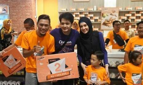 Dimas dan Dhini membuat event perdana dalam bentuk Family Shopping Race 2018. 