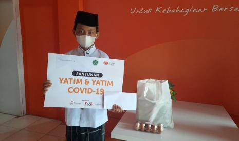 Dimasa Pandemi Covid-19 sekarang yang belum usai, Donatur Rumah Zakat berbagi kebahagiaan berupa santunan kepada anak-anak yatim binaan Rumah Zakat Depok yang berada di 4 wilayah pembinaan yaitu di Pancoranmas, Bojong Gede, Beji, Sukmajaya dan Sawangan.