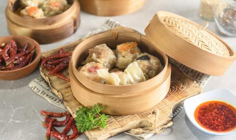 Aneka varian dimsum versi lokal yang ditawarkan restoran dan supermarket Bolekaka. Dimsum beku bisa dipanaskan dengan kukusan atau rice cooker.