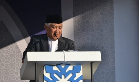 Din Syamsuddin saat menjadi Khatib salat Idulfitri di Masjid Agung Al-Azhar, Jakarta, Rabu (5/6). 