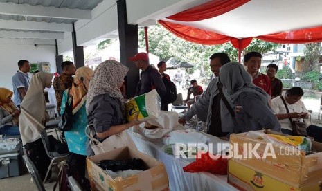 Dinas Pangan dan Pertanian Kabupaten Purwakarta, menggelar bazar murah bahan pangan, Jumat (11/5). Untuk menyetabilkan harga, rencananya bazar ini akan diselenggarakan setiap akhir pekan.