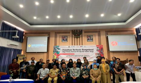 Dinas Pariwisata DIY dan Balai Besar Standardisasi dan Pelayanan Jasa Industri Kerajinan dan Batik (BBSPJIKB) Kementerian Perindustrian mengadakan Pelatihan dan Sertifikasi Pewarnaan Batik Kementerian Perindustrian (BBSPJIKB), Jalan Kusumanegara, Semaki, Umbulharjo, Kota Yogyakarta, Senin (10/6/2024).