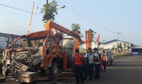 Dinas Perhubungan (Dishub) Jawa Timur dan TAA Ditlantas Polda Jatim melakukan olah TKP kecelakaan maut di Karangploso, Kabupaten Malang, Jawa Timur. (Ilustrasi)