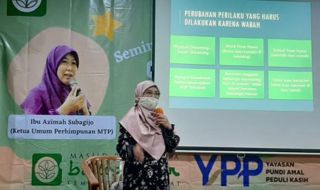 Dini Rahma Bintari, dosen Fakultas Psikologi Universitas Indonesia pada seminar parenting Ramadhan 1443 dengan tema “Kiat Menjaga Kesehatan Mental Keluarga di Era Disrupsi Akibat Pandemi Covid-!9” yang diselnggarakan DKM Masjid Raya Palapa Baitus Salam bekerja sama dengan Perhimpunan Masyarakat Tolak Pornografi (MTP), Ahad (17/4/2022).