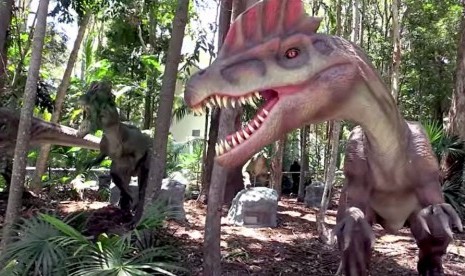 Dinosaurus di taman milik Clive Palmer.