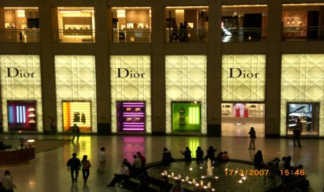 Dior gambarkan Ratu Prancis yang paham kekuatan mode di abad ke-16.