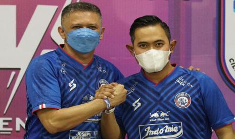 Direksi Arema FC menunjuk pengusaha Gilang Widya Pramana menjadi Presiden Arema FC untuk tiga tahun mendatang.