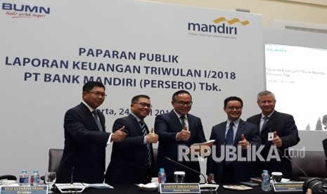 Direksi Bank Mandiri melakukan konferensi pers paparan kinerja Kuartal I 2018 di Plaza Mandiri, Jakarta, Selasa (24/4). Laba Bank Mandiri pada Kuartal I 2018 tercatat sebesar Rp 5,9 triliun.