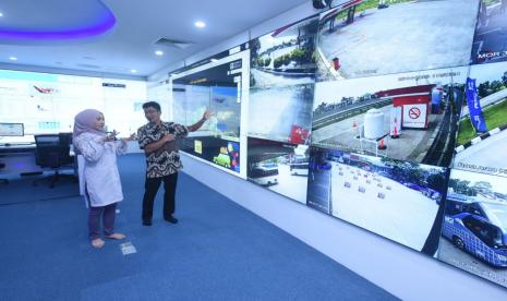 Direksi Pertamina bersama dengan Direksi Subholding melakukan pemantauan langsung di Pertamina Integrated Enterprise Data and Command Center (PIEDCC) Kantor Pusat Pertamina, Rabu (26/4/2023).