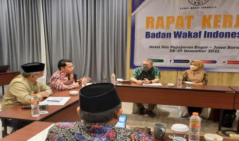 Direktorat Jenderal Bimbingan Masyarakat Islam (Ditjen Bimas Islam) Kementerian Agama (Kemenag) menggelar rapat kerja bersama Badan Wakaf Indonesia (BWI). Sejumlah program prioritas BWI dibahas bersama Kemenag untuk tahun 2022. 