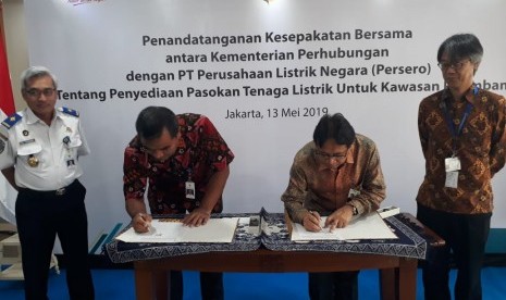 Direktorat Jenderal Perhubungan Laut Kementerian Perhubungan bersama PT. Perusahaan Listrik Negara (Persero) atau PLN menandatangani Kesepakatan Bersama tentang Penyediaan Pasokan Tenaga Listrik untuk Kawasan Pelabuhan Patimban di Jakarta, Senin (13/5).