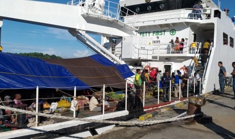 Direktorat Jenderal Perhubungan Laut Kementerian Perhubungan mengerahkan Kapal Negara Kenavigasian KN Yefyus milik Distrik Navigasi Kelas I Sorong. Kapal ini diperbantukan mengangkut penumpang yang tidak terangkut di Pulau Ayau, Pulau Fani dan Distrik Kabare, Papua Barat.